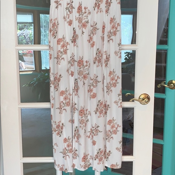 Showpo White Floral Maxi Dress - Picture 3 of 10